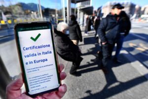 Ufficiale: il green pass è per sempre. Tra 18 mesi la proroga  automatica
