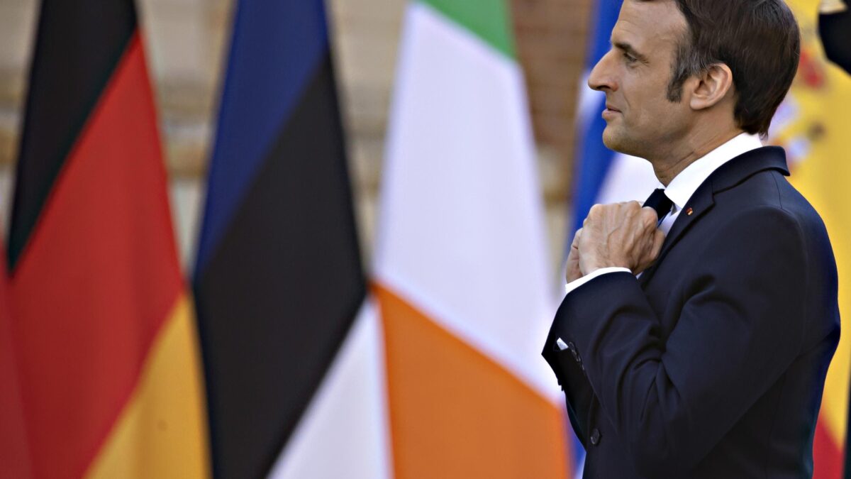 A Versailles trionfa la retorica. Draghi affossa la Borsa, poi rimedia