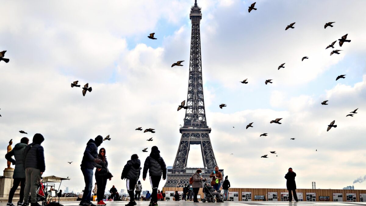 Fine delle restrizioni pure in Francia. Soltanto in Italia il calvario continua