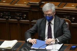 Dal miliardo di tasse incassate in più arriva lo sconto farsa sulla benzina