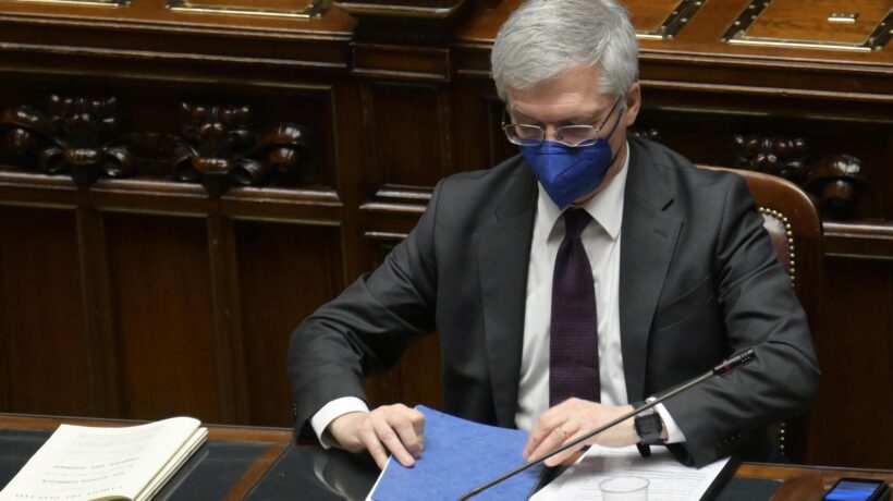 Dal miliardo di tasse incassate in più arriva lo sconto farsa sulla benzina