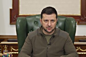 La svolta di Zelensky: «Per noi niente Nato»