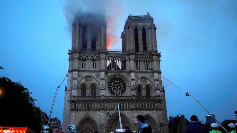 Notre-Dame distrutta. Un film rivela i danni dell’ambientalismo salottiero francese