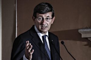 I miliardi persi nel progetto Intel fanno infuriare Giorgetti con Colao