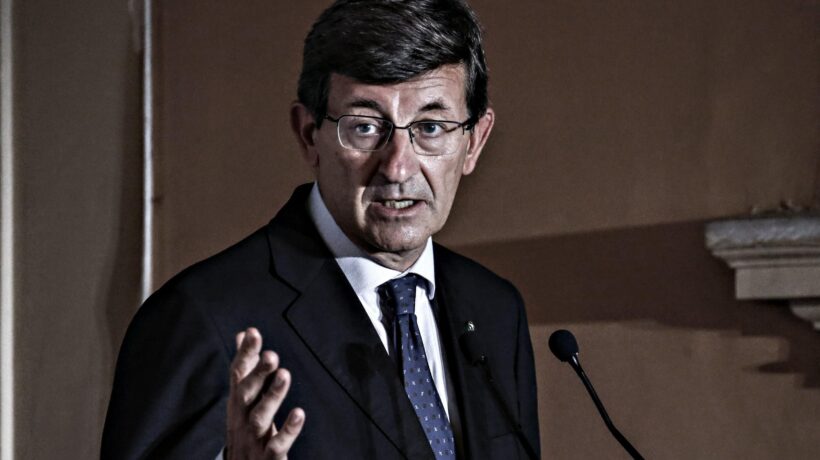I miliardi persi nel progetto Intel fanno infuriare Giorgetti con Colao