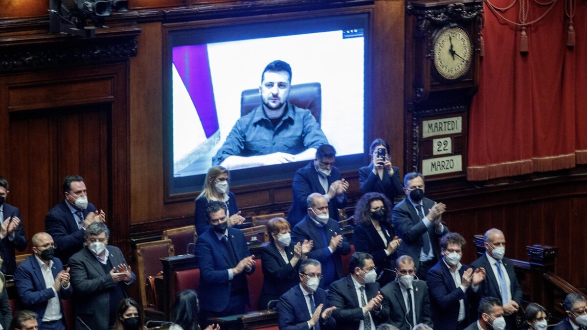In Aula Draghi più falco di Zelensky che glissa sulle armi e la no fly zone