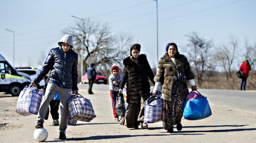 La rabbia dei profughi: «Stipati nello sporco»