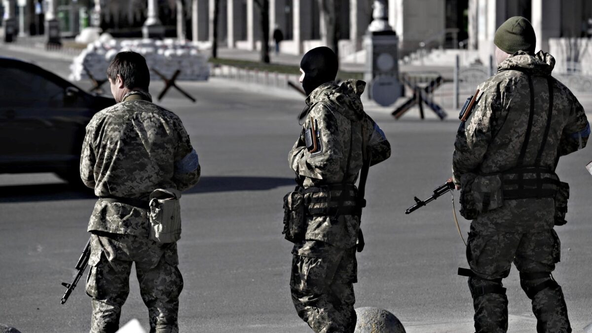 Agonia di Mariupol e timori di bombe vietate