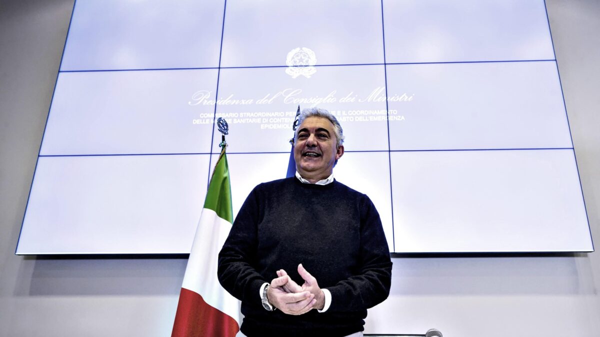 Mascherine cinesi non conformi: Arcuri verso il processo
