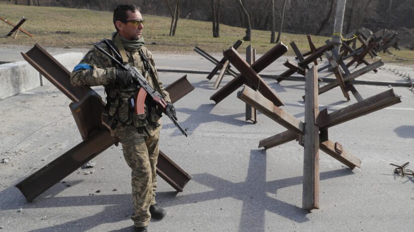 «Ucraini gambizzano i prigionieri». Disastro a Mariupol, liberata Irpin