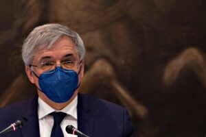 Franco prende tempo e spera che l’Europa conceda una proroga
