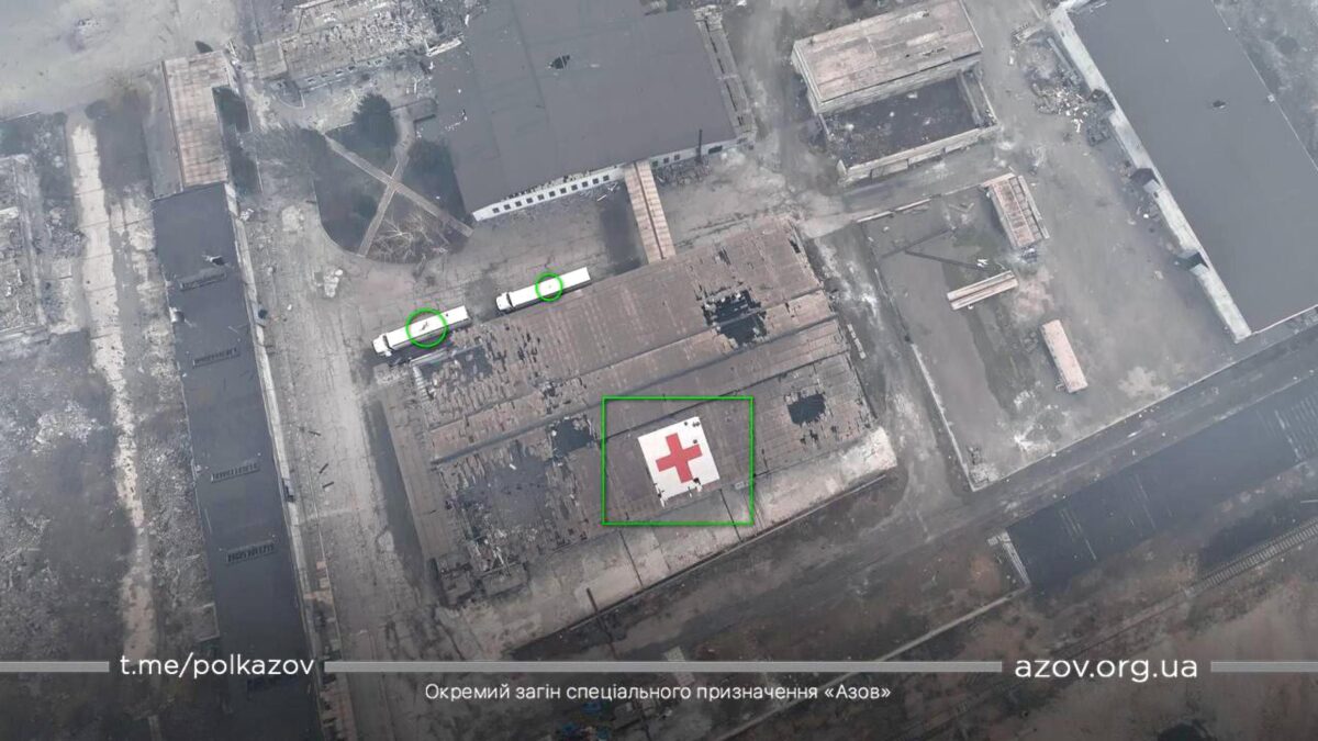 Bombe sulla Croce rossa a Mariupol. Colpita anche la sede degli inviati Ue