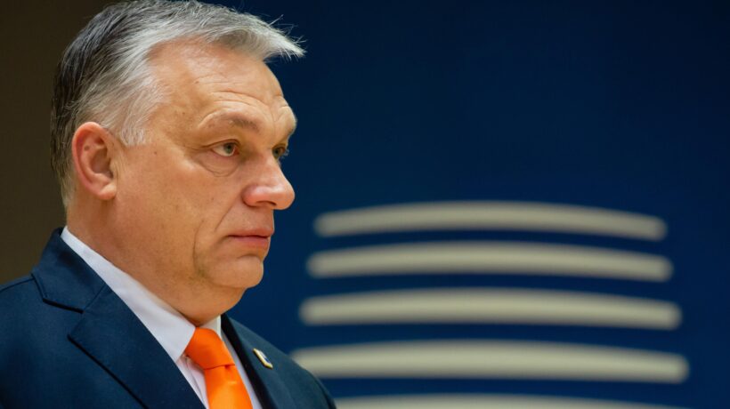 Si serra la stretta russa sul Donbass. Orbán media, Biden soffia sul fuoco