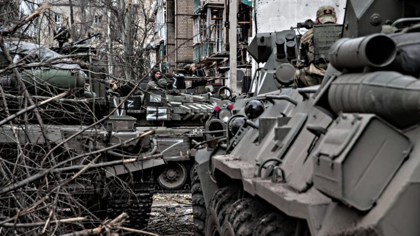 Mariupol è allo stremo e i russi vogliono allestire la parata del 9 maggio