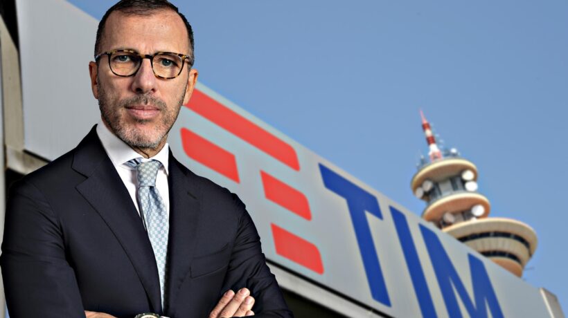 La riorganizzazione di Tim mette in crisi il rapporto coi servizi segreti