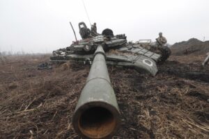 Cade l’ultimo tabù: carri armati donati dagli Usa a Kiev. È la guerra infinita