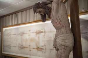 «La Sindone invecchia e questo ci rivela che ha 2.000 anni»