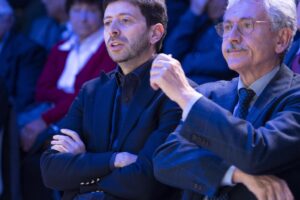 Al mini congresso Speranza dice grazie a D’Alema, pifferaio della sinistra in armi
