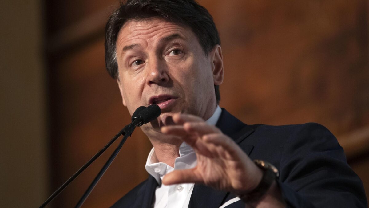 Conte: «Basta armi agli ucraini»