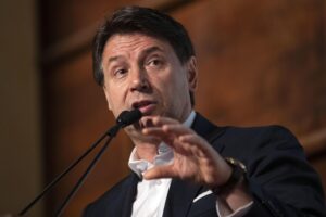 Conte: «Basta armi agli ucraini»