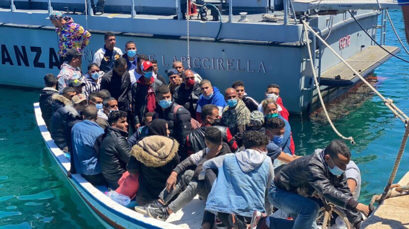 Sbarcati 800 migranti in due giorni