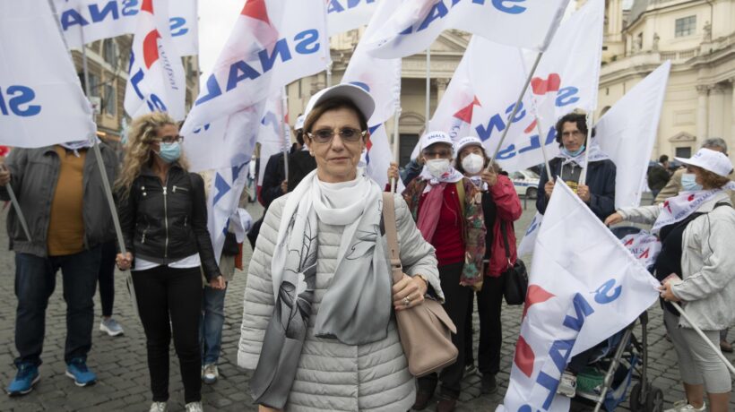 «Chi non ha il vaccino punito come fosse incapace di lavorare»