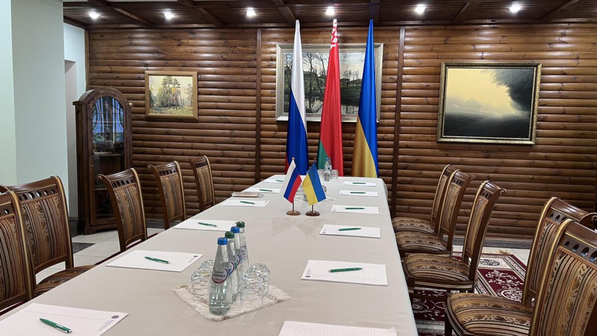 La diplomazia sta girando a vuoto. In Ucraina funzionano solo le armi