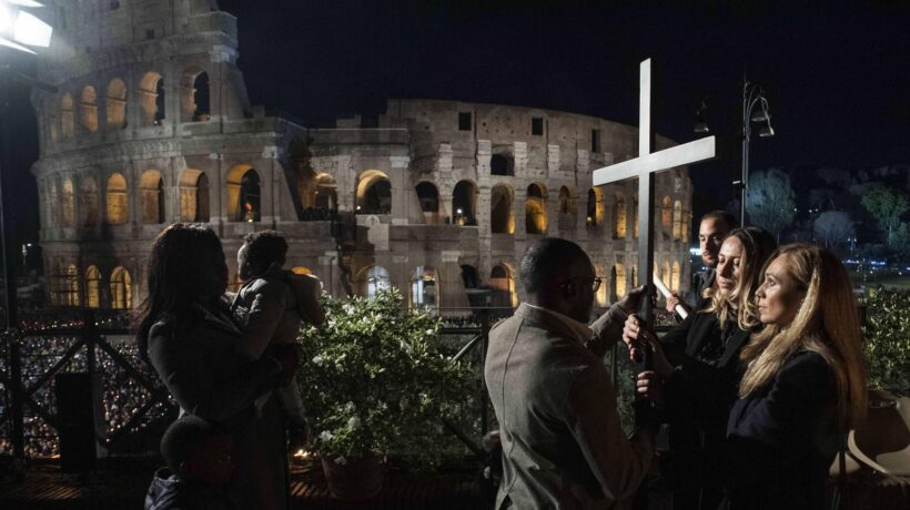 Dal Colosseo alle università Kiev demolisce tutti i gesti che uniscono ucraini e russi