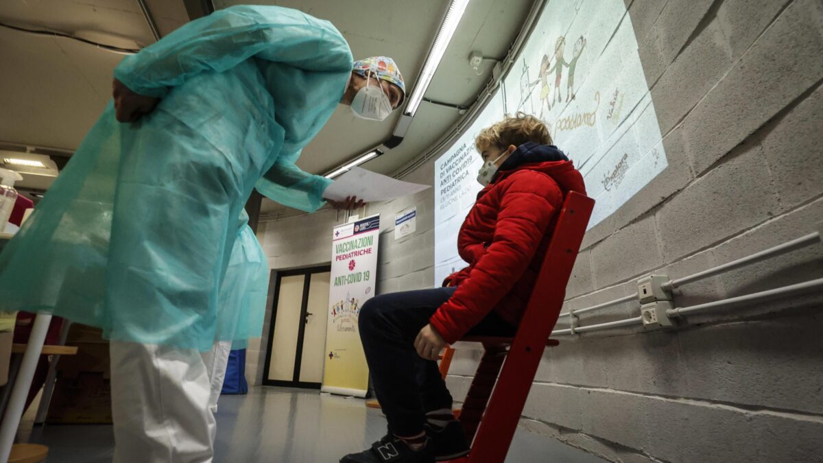 Più contagi tra i bimbi che si sono vaccinati. E l’Iss nasconde le cifre