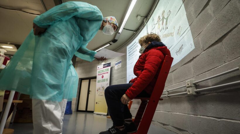 Più contagi tra i bimbi che si sono vaccinati. E l’Iss nasconde le cifre