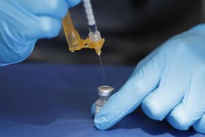 Pfizer ammette: calo immunitario dopo il vaccino
