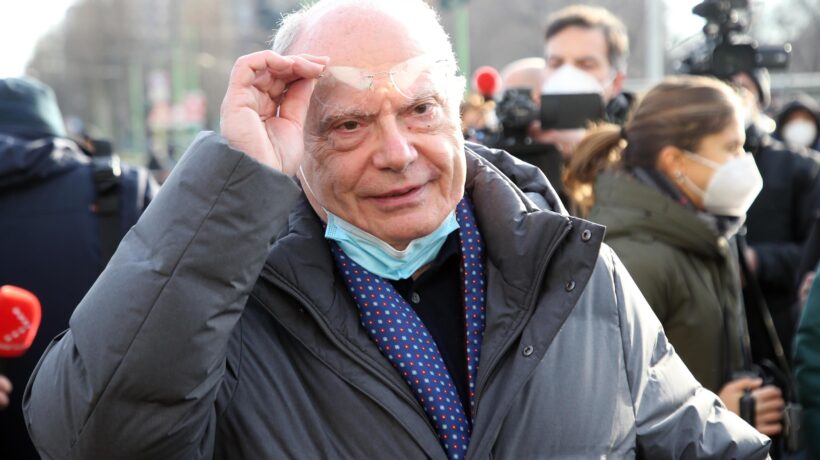 Profeti della paura in crisi d’astinenza: «Variante in vista, restino i divieti»