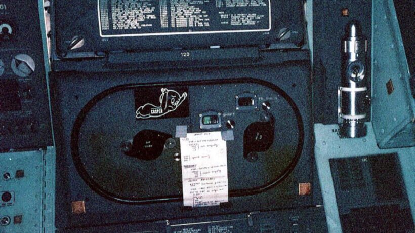 Particolare del cockpit del modulo di comando dell'Apollo 16 (Nasa)
