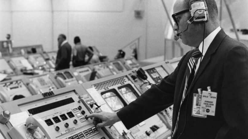 La sala controllo di Houston durante la missione Apollo 16 (Nasa)