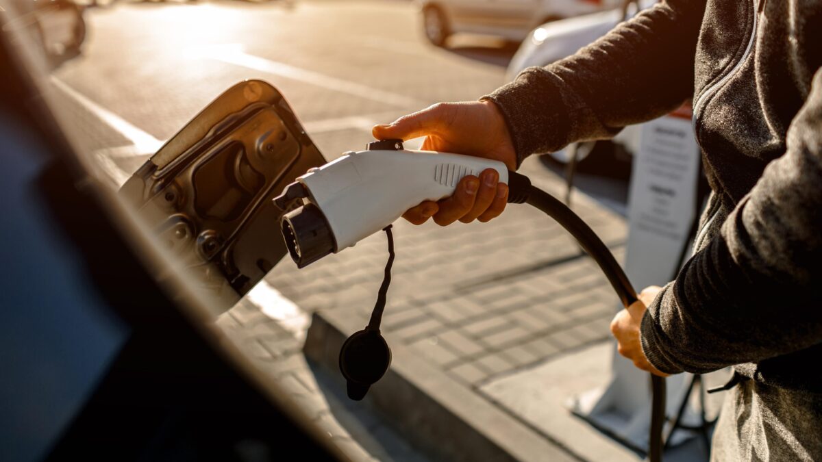 Per avere l’auto non bastano sei mesi: gli incentivi diventano un bidone