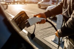 Per avere l’auto non bastano sei mesi: gli incentivi diventano un bidone