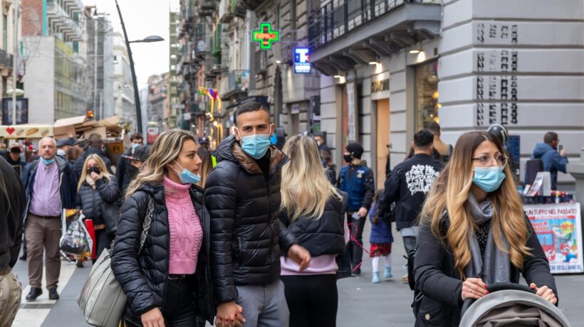Noi italiani gli ultimi a volto coperto