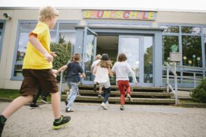 Studenti tedeschi senza mascherina. L’Italia invece non ne vuole sapere