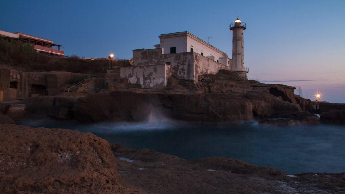 In viaggio tra le oltre 800 isole minori