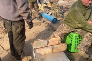 Reportage da Kiev: nelle bosco a Nord della città dove i soldati organizzano la resistenza