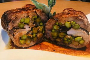 Cuciniamo insieme: rotolo di maiale con asparagi e amarene