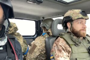Reportage da Kiev: le case di Bucha saccheggiate dai russi