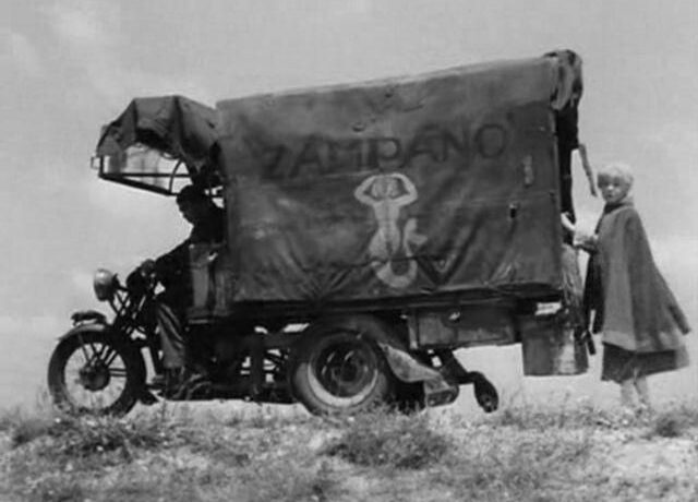 Il motofurgone Sertum 500 compare nel capolavoro di Federico Fellini «La strada» (1954)
