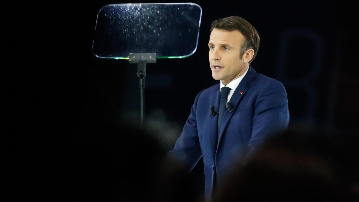 Sulla testa di Macron piove lo scandalo delle consulenze d’oro