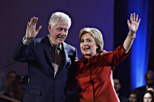Bill Clinton rivendica i suoi disastri: «Fui io a voler allargare la Nato»