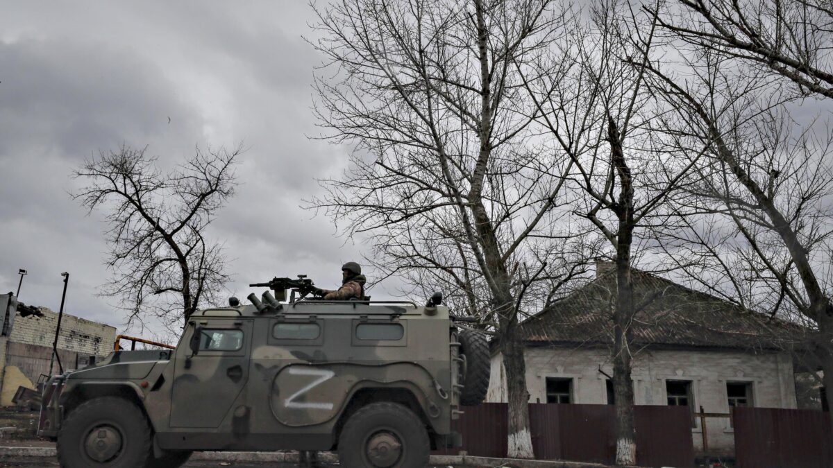 I russi si ammassano sul Donbass. Mosca avverte: a Kiev non è finita