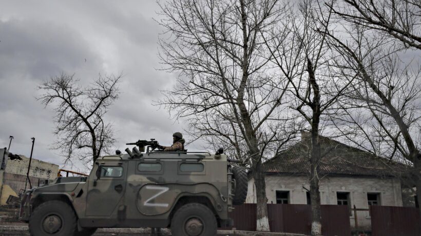 I russi si ammassano sul Donbass. Mosca avverte: a Kiev non è finita