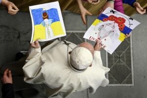 Il Papa non molla: sarà una Via crucis di pace