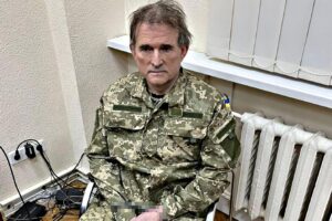 Leader dell’opposizione in carcere. Ecco la democrazia di Zelensky