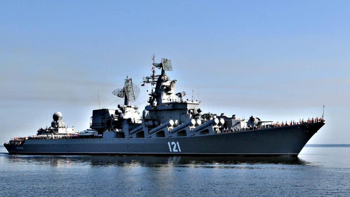 Colpita da Kiev o guasto tecnico? L’ultimo giallo è sulla nave Moskva